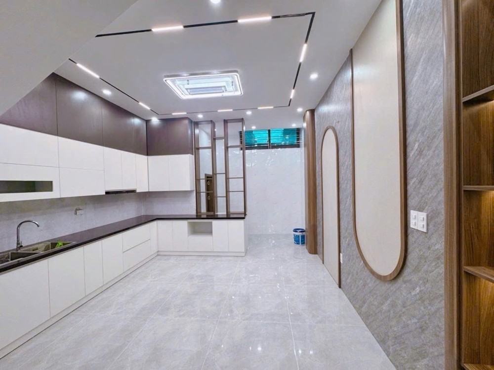 Siêu Phẩm Phố Khúc Thừa Dụ, Nhà Cách Mặt Đường Chỉ 30M