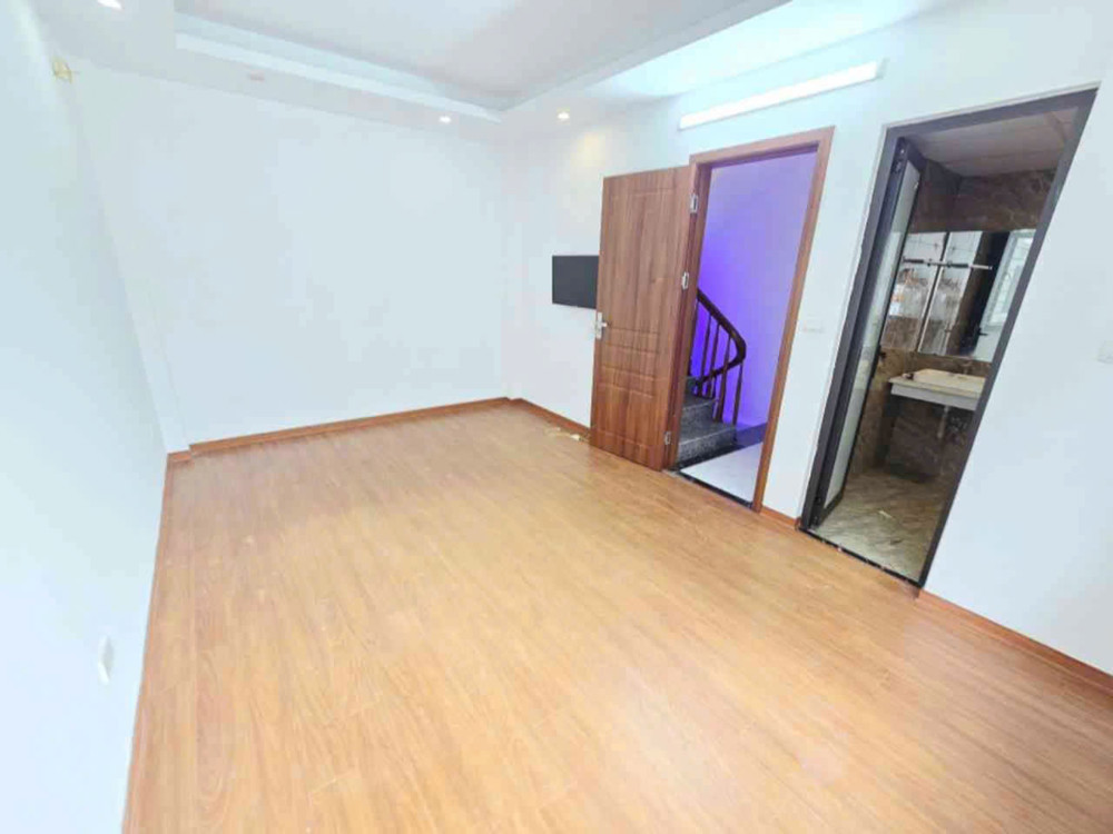 Nhà Đẹp 5 Tầng - 33M² Tại Phúc Lợi, Chỉ 6,2 Tỷ