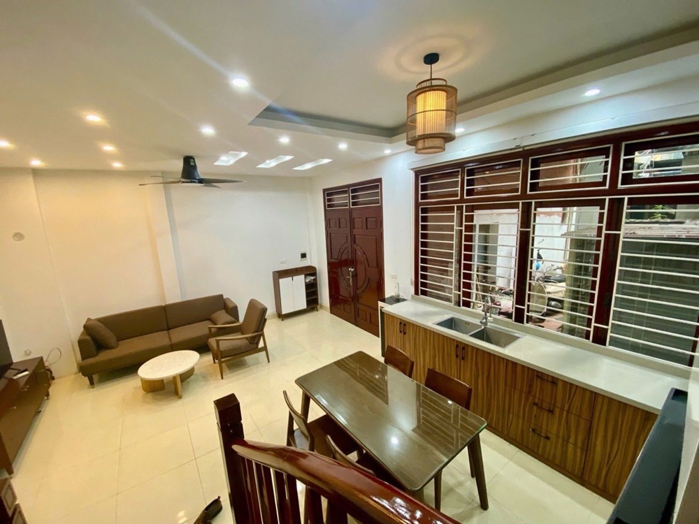 Bồ Đề ,Hồng Tiến-Nhà Đẹp .View Hồ -4 Tầng Mt:6,7M -Nhỉnh 9 Tỏi - Vị Trí Trung Tâm - Ô Tô Gần-Thoáng