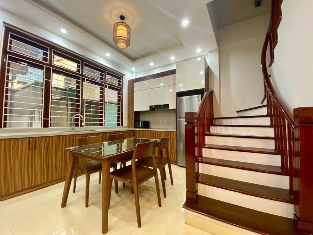 Bồ Đề ,Hồng Tiến-Nhà Đẹp .View Hồ -4 Tầng Mt:6,7M -Nhỉnh 9 Tỏi - Vị Trí Trung Tâm - Ô Tô Gần-Thoáng