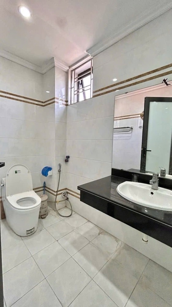 Bán Nhà Mặt Đường Trần Nguyên Hãn – Vị Trí Trung Tâm, Kinh Doanh Sầm Uất