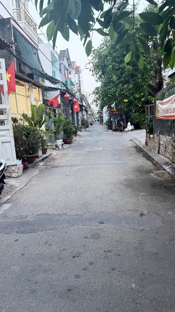 Nhà Đẹp Bình Tân - Giáp Quận 6- Hẻm 4M - Sổ Hồng Riêng - 3,Tỷ Nhỉnh