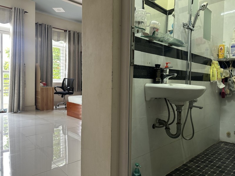 Bán Nhà 3 Tầng,Đường 32M Kế Vincom Dĩ An,Shr,Ngay Ngã Tư 550