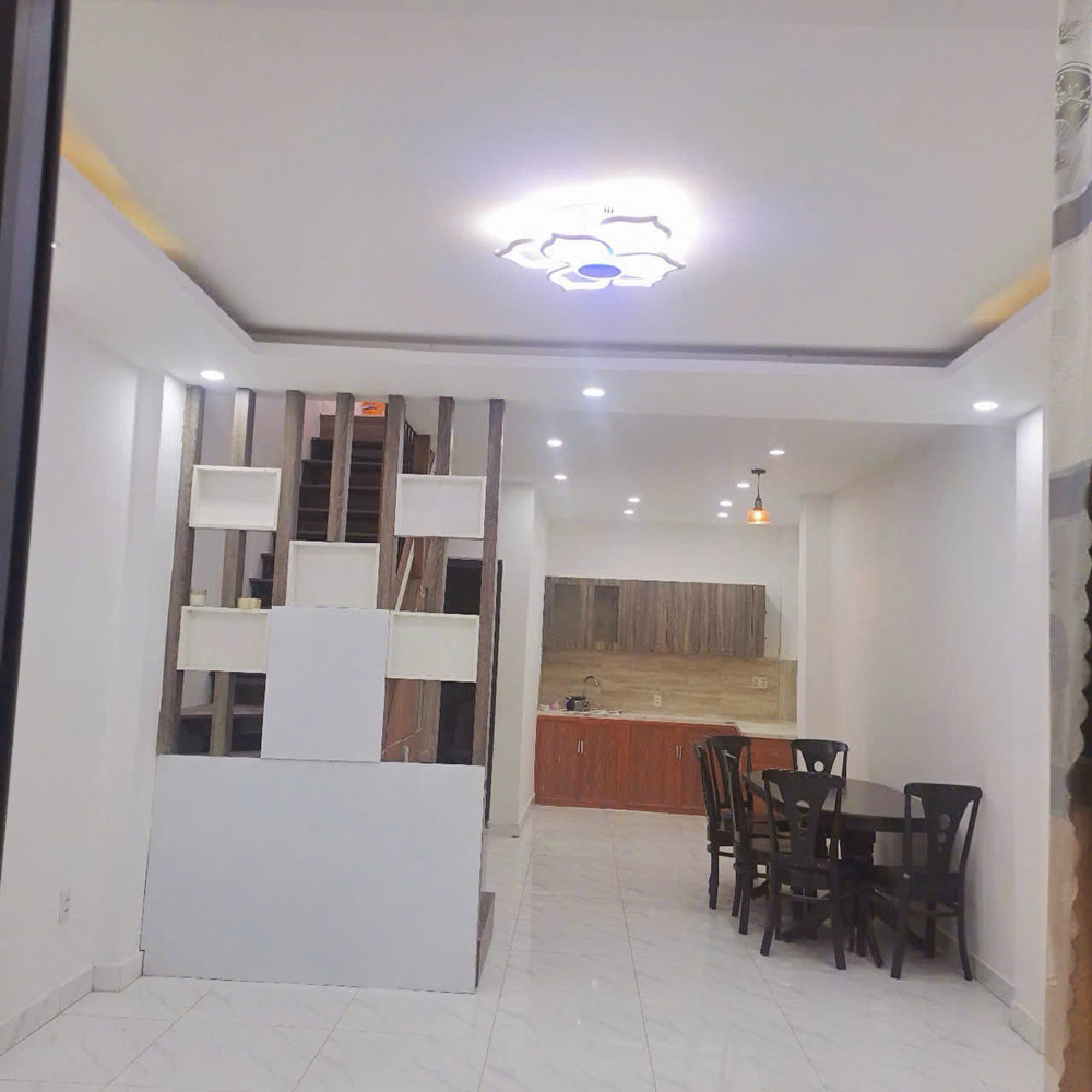 Nhà Phố Đẹp, G.iá Tốt Lái Thiêu- 2 Tầng– Nhỉnh 3T - Đường Xe Tải - Ôtô Đậu Trước Nhà - Kdc Tri Thức