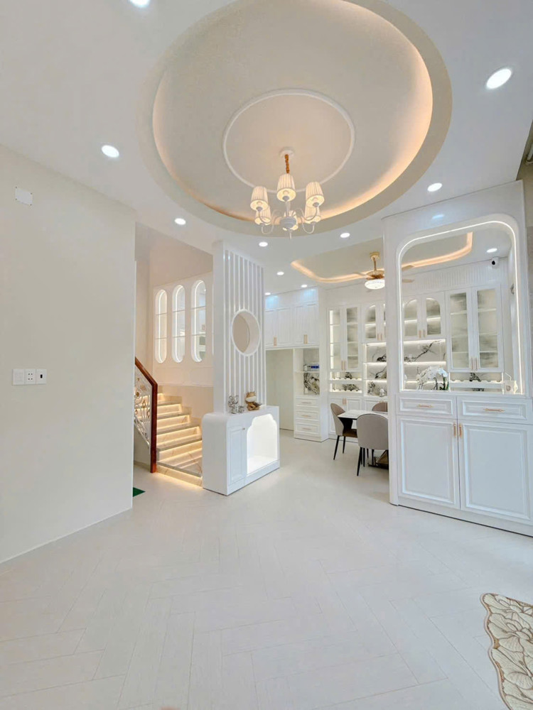 Hàng Nóng Giá Rẻ Quận 7 Chỉ Nhình 6 Tỷ