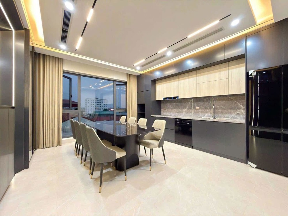 Hàng Hiếm Ngọc Thuỵ - Long Biển- Phân Lô - 7 Tầng Thang Máy - Ô Tô Gần- Ngõ Rộng Thoáng-Nhà Mới 