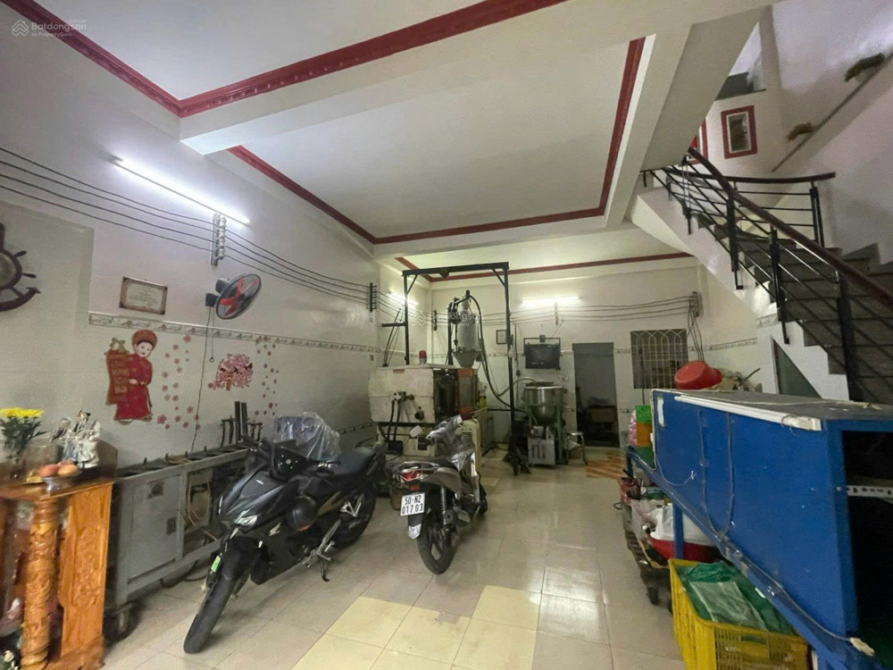 Nhà 3 Tầng Hẻm Xe Hơi Rộng - Gần Chợ, Trường Học, Bệnh Viện Bình Tân
