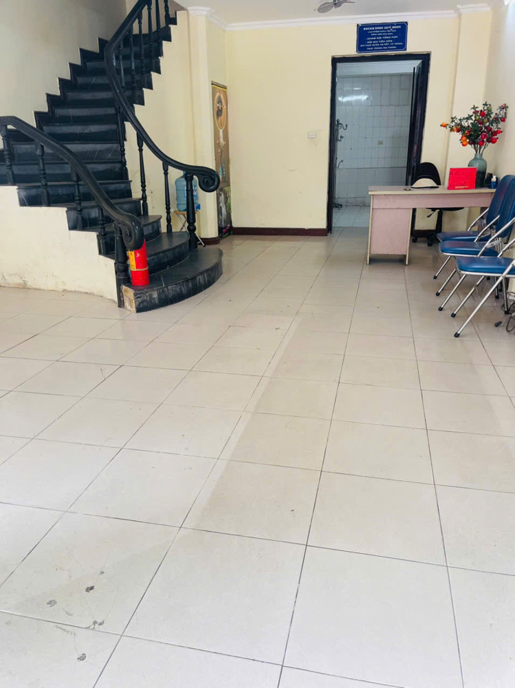 Cho Thuê Nhà 5 Tầng, 10 Phòng, Vệ Sinh Khép Kín, Vị Trí Đẹp Mặt Tiền Rộng Phố Đội Cấn