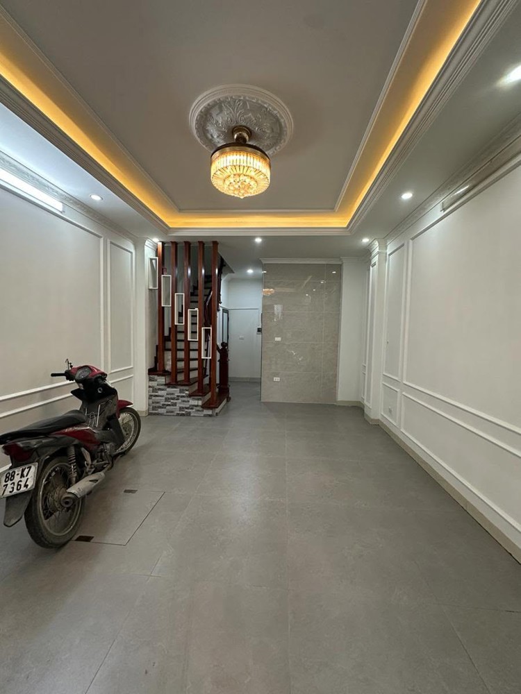 Nhà Phố Ái Mộ Ngõ Thông 9 Tỷ 45M Ô Tô Thang Máy,Long Biên