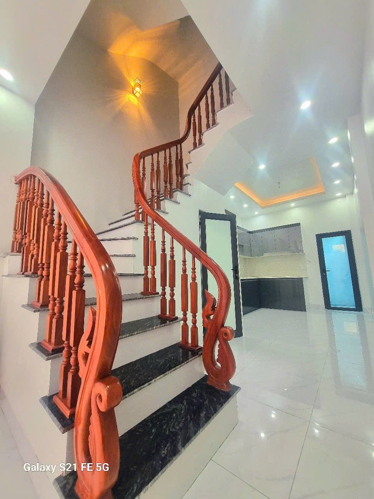 Bán Nhà Kì Bá, 3 Tầng Mới Đẹp, Giá Nhỉnh 2 Tỷ