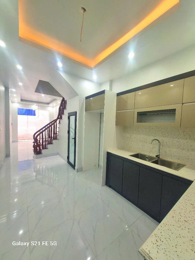 Bán Nhà Kì Bá, 3 Tầng Mới Đẹp, Giá Nhỉnh 2 Tỷ