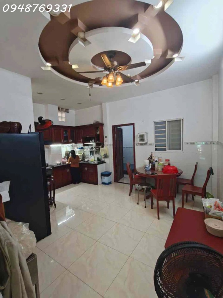 Bán Nhà Hơn 100M² Kế Bến Xe Quận 8 – Hẻm Thông – Sổ Nở Hậu – Chỉ 6.35 Tỷ-0948769331