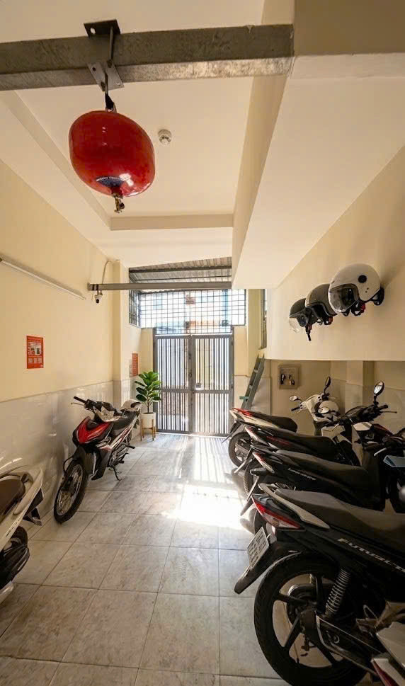 Bán Nhà Hẻm Xe Hơi Lạc Long Quân, Quận Tân Bình, 61 M2, Giá 10.5 Tỷ
