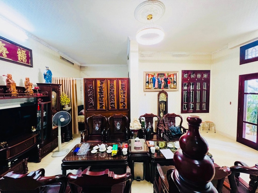 Thạch Bàn 15 Tỷ 70M Mặt Tiền 6M Ô Tô Đỗ Cửa Ngày Đêm,Long Biên