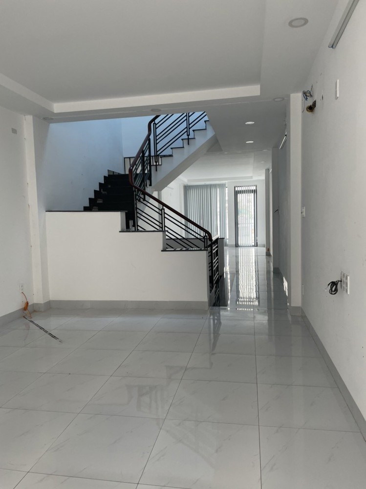 Cho Thuê Nhà Mặt Tiền Lê Thúc Hoạch Q.tân Phú 80M², 5Tầng - Khu Văn Phòng, Giáo Dục