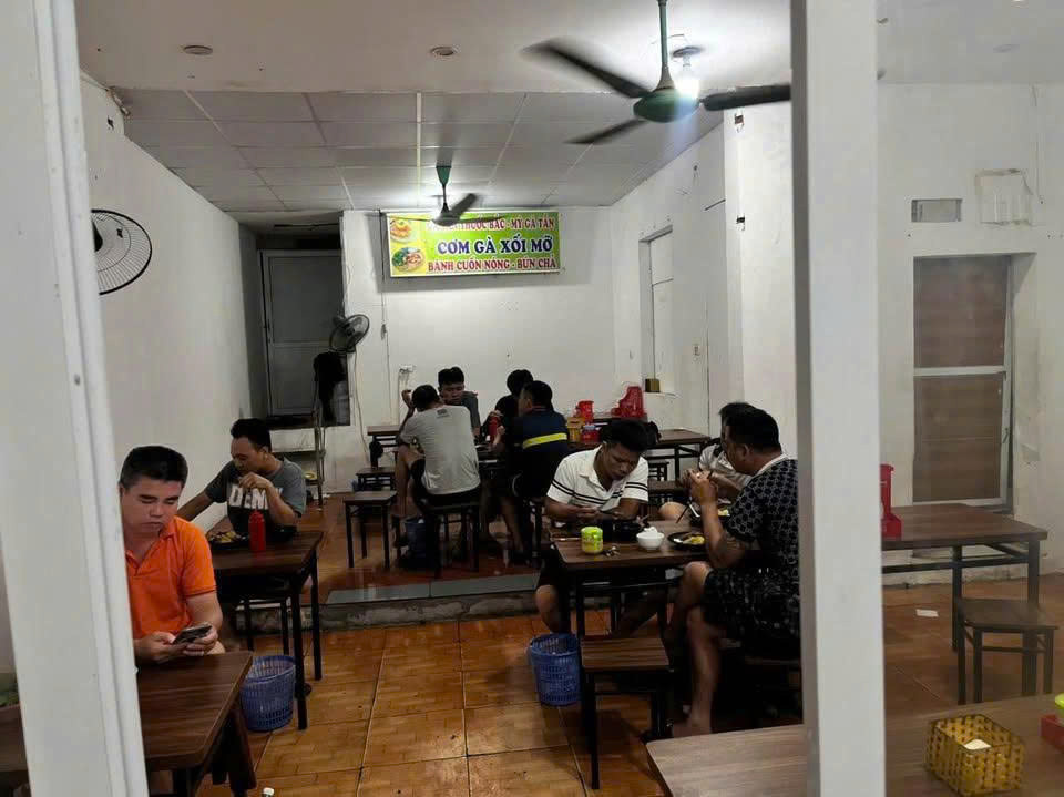 Sang Nhượng Quán Bánh Cuốn - Bún Chả - Gà Ác Tần - Cơm Gà Xối Mỡ Đang Kinh Doanh Tốt Tại An Khánh,