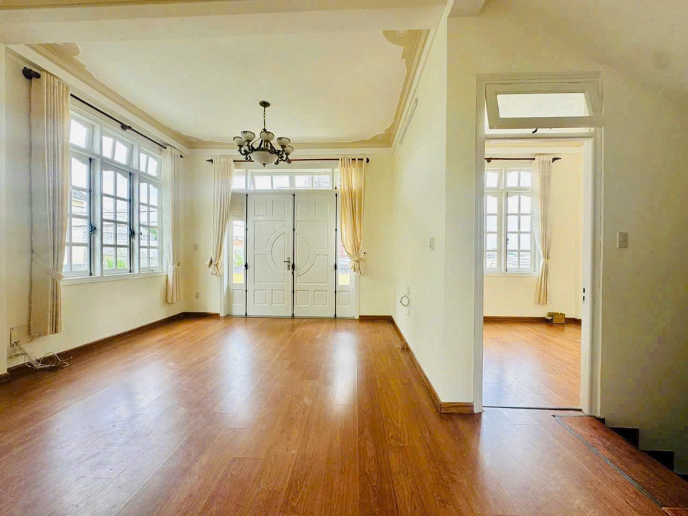 Chủ Ngộp Cần Ra Gấp Hạ Còn 7 Tỷ 200 – Biệt Thự Sân Vườn Lõi Trung Tâm Đường Trần Đại Nghĩa, P.8, Đà
