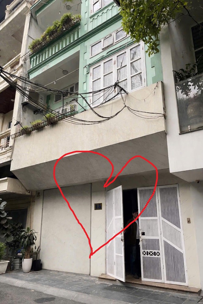Bán Nhà Bát Khối 11 Tỷ 60M Ô Tô Đỗ Cửa,Chuyển Vào Nam Sinh Sống
