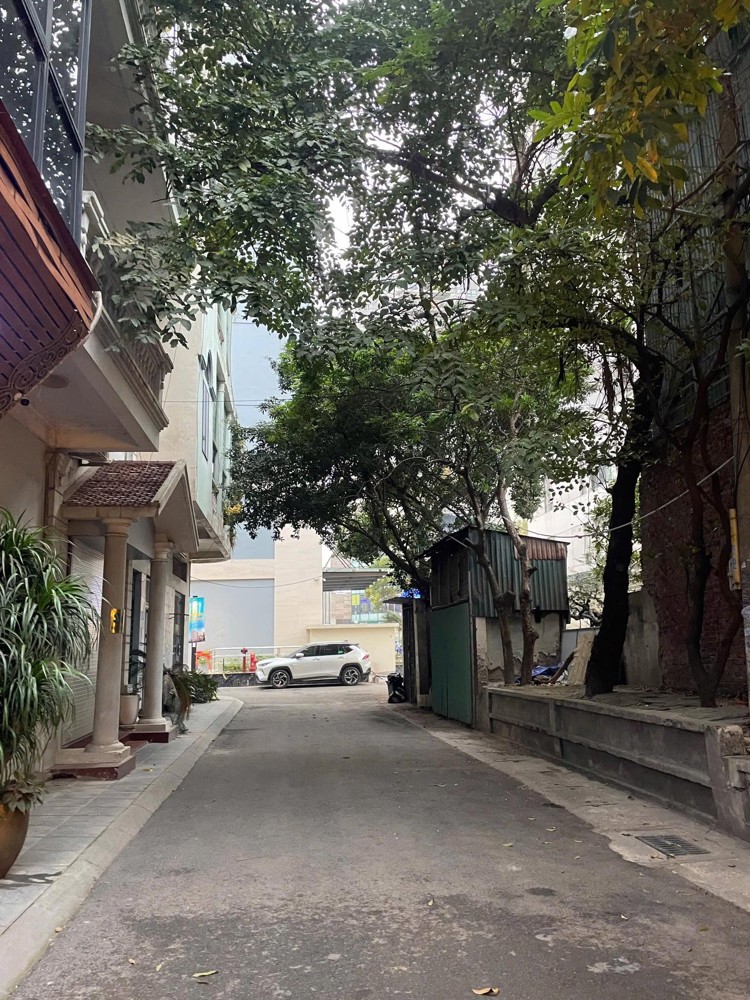 Bán Nhà Bát Khối 11 Tỷ 60M Ô Tô Đỗ Cửa,Chuyển Vào Nam Sinh Sống