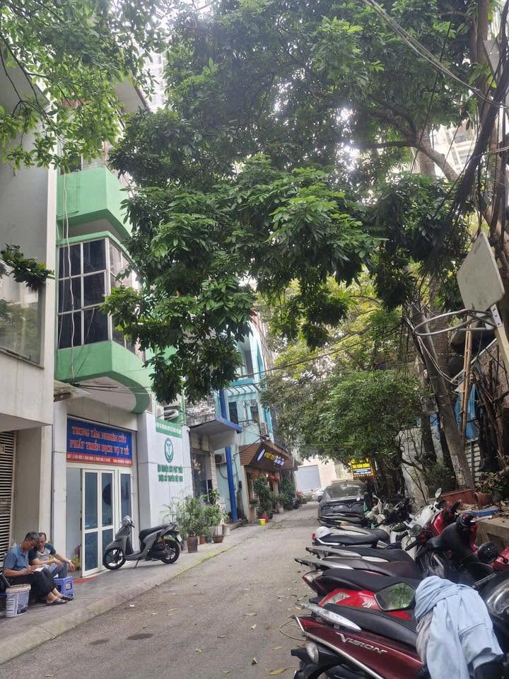 Bán Nhà Bát Khối 11 Tỷ 60M Ô Tô Đỗ Cửa,Chuyển Vào Nam Sinh Sống