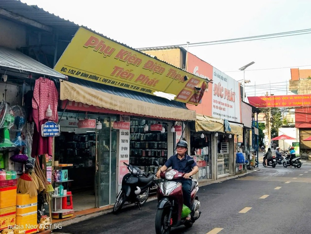 Sang Nhượng Quán Phụ Kiện Điện Thoại Tại Dĩ An, Bd