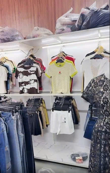 Do Chồng E Chuyển Đổi Công Tác Về Nam Định Nên E Muốn Sang Nhượng Lại Cửa Hàng Quần Áo, Túi Xách