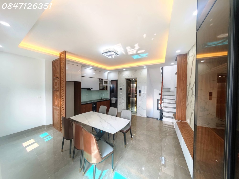 Siêu Phẩm Cầu Giấy 40M 7T Thang Máy, Gần Ô Tô, Mới Tinh, Nhỉnh 11 Tỷ