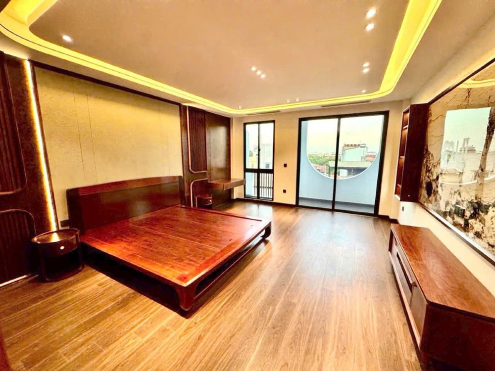 Hơn 15 Tỷ-Bán Nhà Thạch Bàn 55M2-Mt 6M-7 Tầng Thang Máy-Ô Tô Tránh-Lô Góc-Full Nội Thất-Hàng Xóm