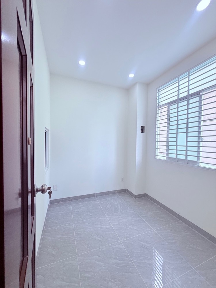 Chính Chủ Cần Bán Nhà Hxh Đường Nguyễn Hữu Tiến 40M2 Với 6Ty Hơn
