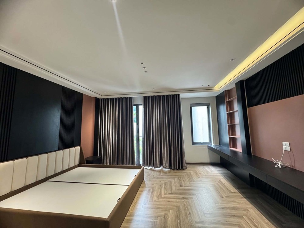 Bán Nhà Thạch Bàn 50M2- 7 Tầng Thang Máy-Ngõ Nông- Gara Ô Tô- Nhỉnh 12 Tỷ