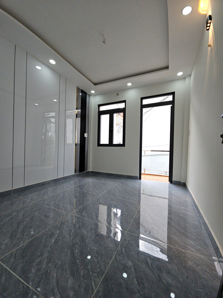 Bán Nhà Sát Mặt Tiền Xe Hơi Khánh Hội Q4 Cạnh Q1 Ngang 3.5 X 13.5 Mcó 4 Đ