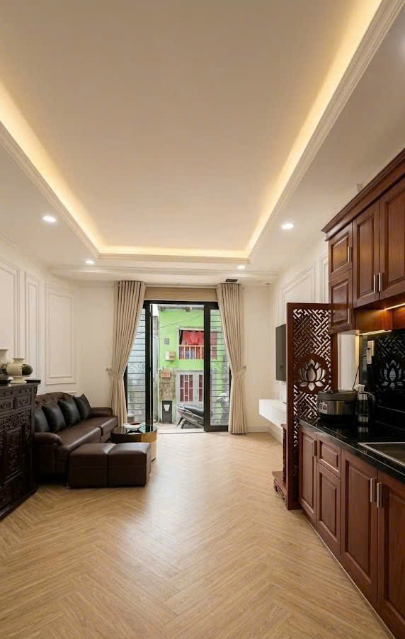 Bán Nhà Nguyễn Văn Nguyễn, Quận 1, 5 Tầng, 4.2 X 9, Giá 7 Tỷ