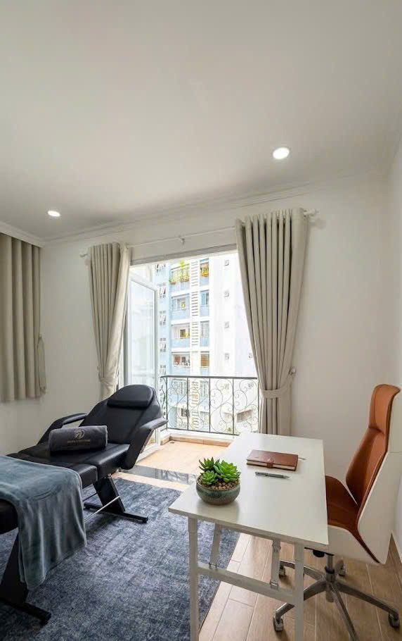 Bán Nhà Nguyễn Văn Nguyễn, Quận 1, 5 Tầng, 4.2 X 9, Giá 7 Tỷ