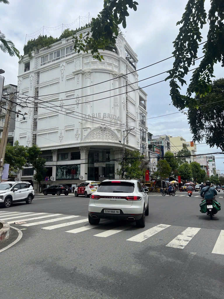 Bán Siêu Phẩm Biệt Thự 9 Tầng Khu Đô Thị Phú Mỹ Hưng Quận 7 - Căn Góc 2 Mặt Tiền Hiếm
