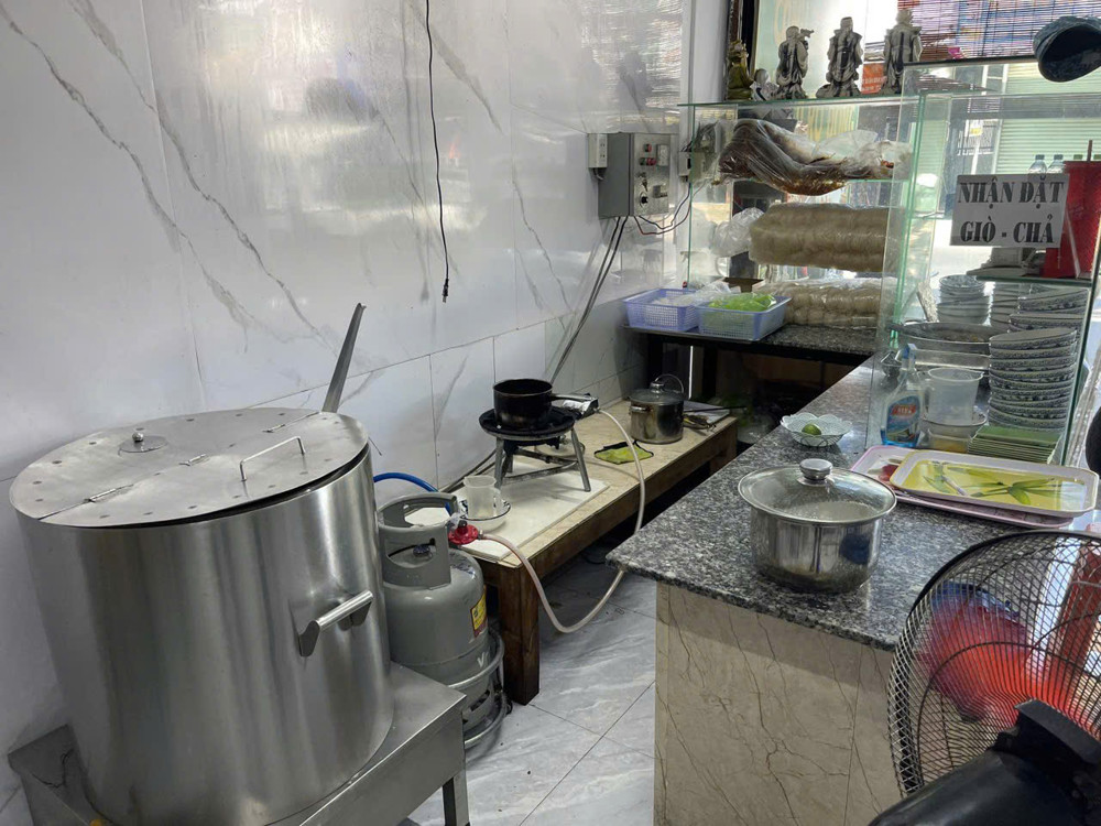 Quận 12 , Chốt Nhanh, Nhượng Quán Ăn Mb Dtsd : 9M X 20M , Giá Sang Chỉ : 148 Tr , Mb Giá Thuê Chỉ