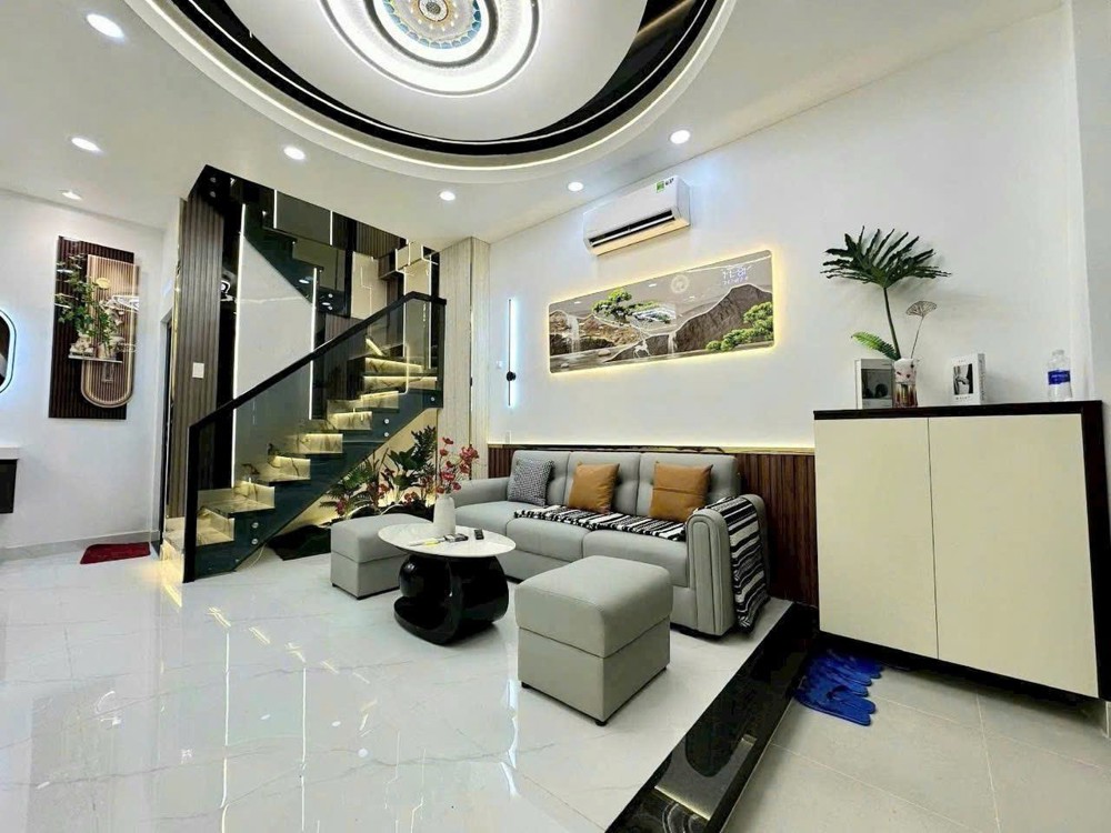 Nhà Cạnh Vincom, 50M2, Đầy Đủ Nội Thất, 5.95 Tỷ