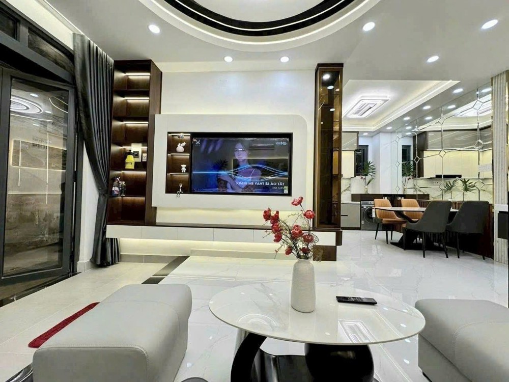 Nhà Cạnh Vincom, 50M2, Đầy Đủ Nội Thất, 5.95 Tỷ