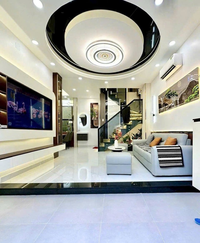 Nhà Cạnh Vincom, 50M2, Đầy Đủ Nội Thất, 5.95 Tỷ
