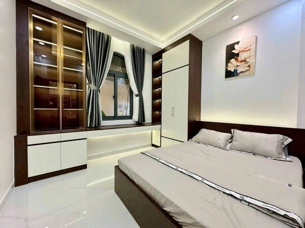 Nhà Cạnh Vincom, 50M2, Đầy Đủ Nội Thất, 5.95 Tỷ