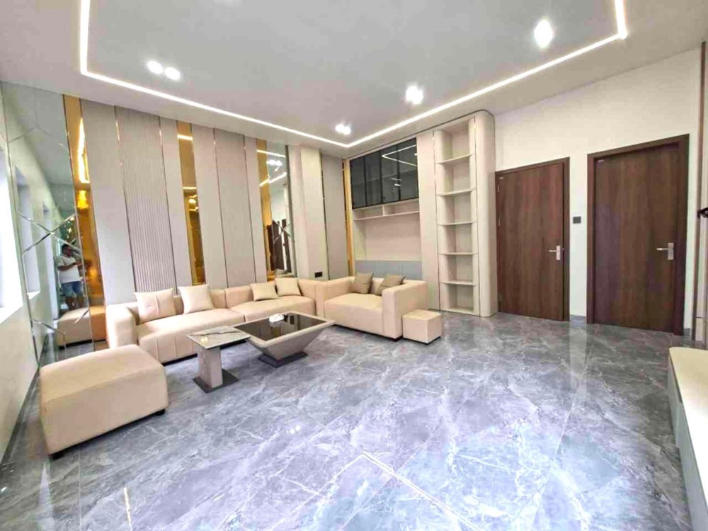 Hiếm Có Tại Nguyễn Văn Cừ – Long Biên- Gần 100M2 Chỉ Nhỉnh 15 Tỏi , 7 Tầng