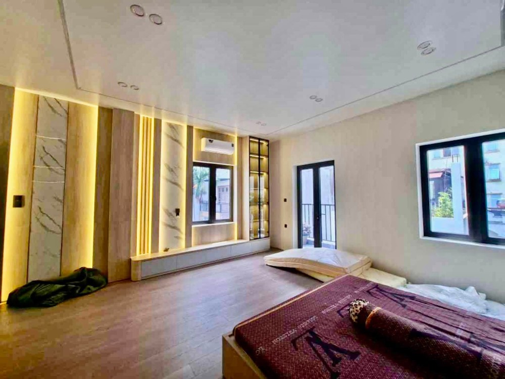 Hiếm Có Tại Nguyễn Văn Cừ – Long Biên- Gần 100M2 Chỉ Nhỉnh 15 Tỏi , 7 Tầng