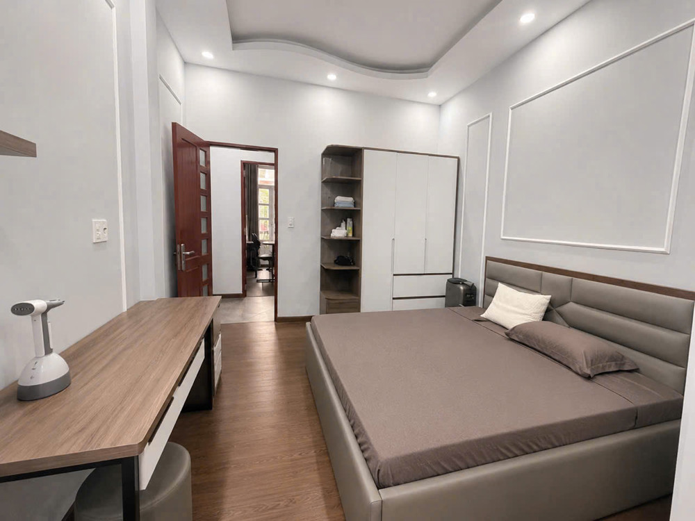 Bán Nhà Mới Ngang 4.75 X 10.6 Đúc Bê Tông Q4 Trung Tâm