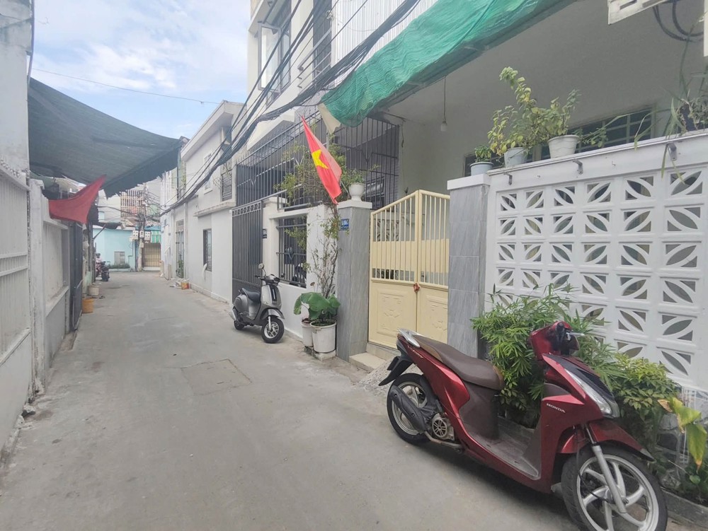 Bán Nhà Gác Lửng Kiệt Ô Tô Nguyễn Văn Huề - Sát Đường Chính