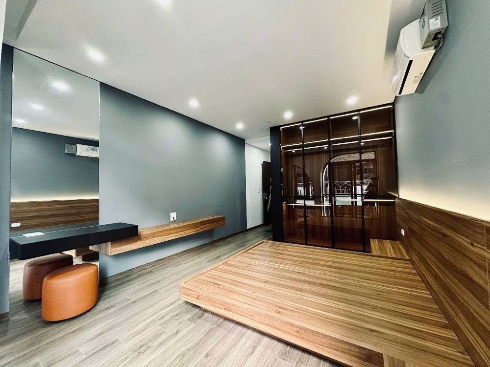 Hiếm Nhà Đẹp Thạch Bàn – Cổ Linh 6 Tầng Thang Máy Ô Tô Đỗ Cổng Gần Hồ Điều Hoà , Công Viên