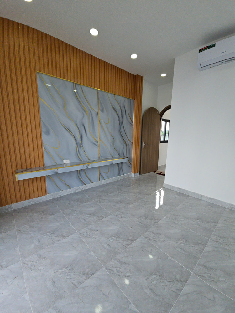 Bán Nhà Trung Tâm Q4 Ngang 3.3 Dài 8 Xây Dựng Mới 3 Tấm Cạnh Q1, Q5