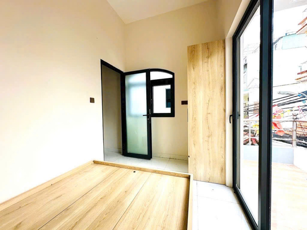 Bán Nhà Mặt Tiền Kinh Doanh Q4 Ngang 4 X 10 Xây Mới Đúc Bê Tông Có 5 Đ
