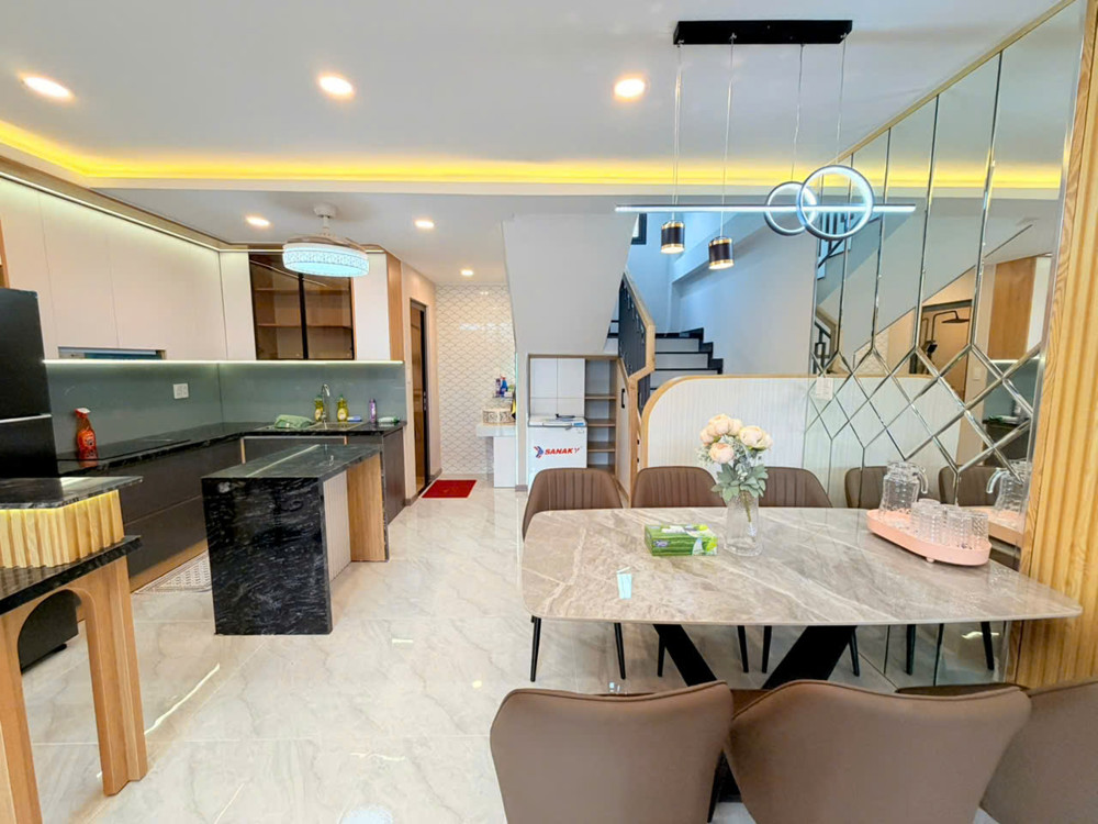 Bán Siêu Phẩm Biệt Thự Phố 3 Mặt Tiền Võ Văn Kiệt 4 Tầng Ngang 5M Giá 15 Tỷ 500