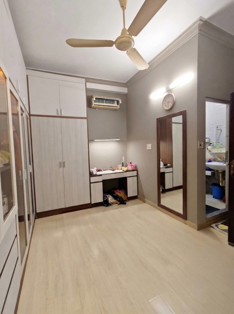 Ngay Lạc Long Quân - Mặt Tiền Chợ Trần Văn Quang - Gần 60M² - 6 Tầng
