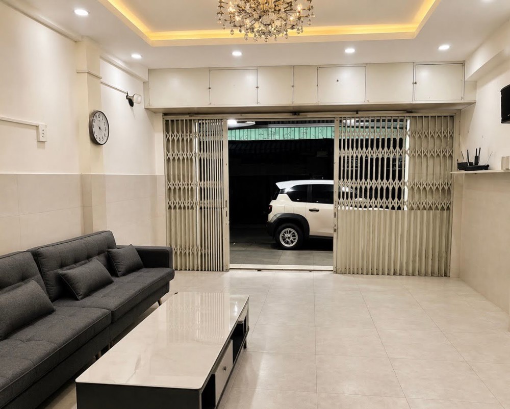Ngay Lạc Long Quân - Mặt Tiền Chợ Trần Văn Quang - Gần 60M² - 6 Tầng