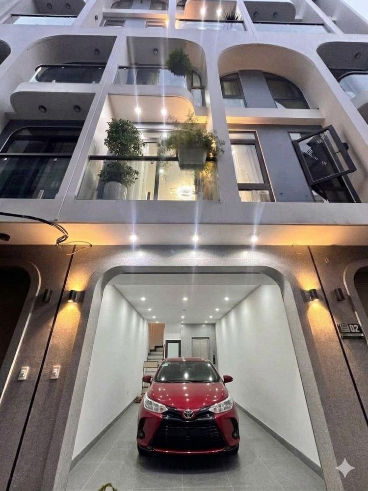 Chỉ 11,X Tỷ - Sở Hữu Ngay Siêu Phẩm 6 Tầng Thang Máy, Ô Tô Ngủ Trong Nhà Tại Trung Tâm Thạch Bàn